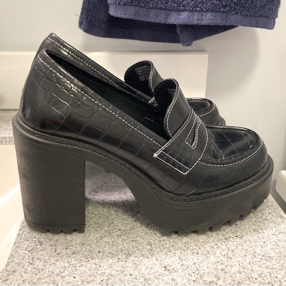 Torrid Black Croc Platform Loafers (Size 6.5)
